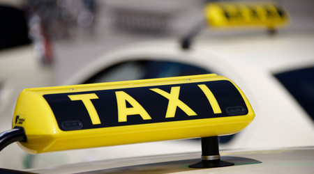 Taxi-Schild | Bildquelle: pixelio.de - Q.pictures